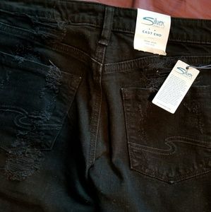 Silver Jeans Jeans - NWT silver east end cropped jeans Silver Jeans Jeans - NWT silver east end cropped jeans